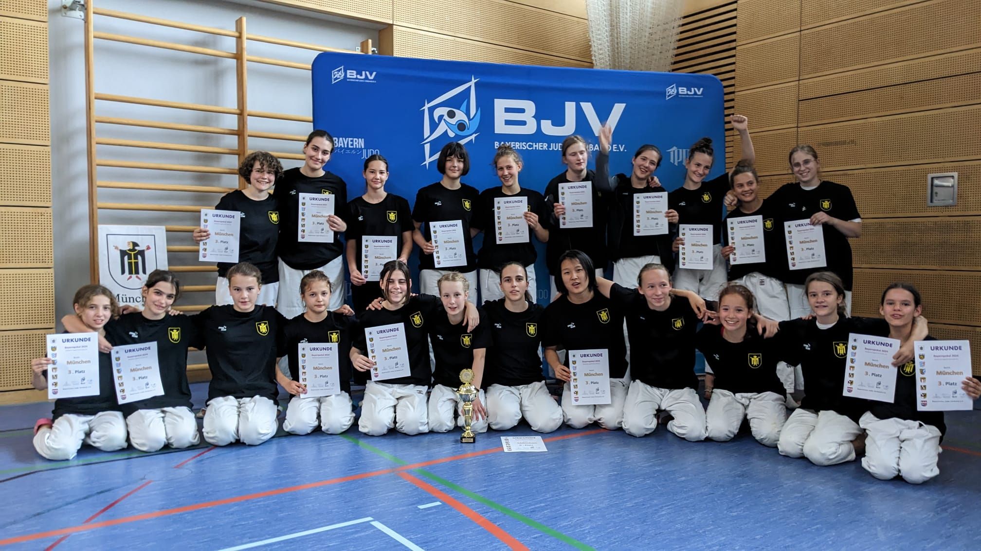 Das Münchner Mädchen-team beim Bayern-Pokal 2024