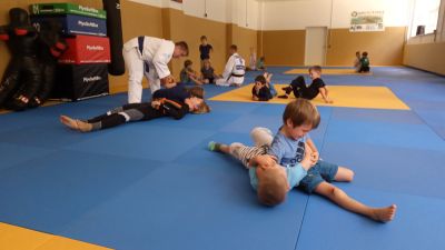 Judo im Ferienprogramm - TuS-Judoka leiten Kinderkurse